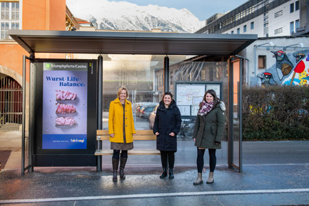 V.l.: Brigitte Huber (Regionalleiterin Tirol EPAMEDIA), Stefanie Graber (Project Management FACTOR Innsbruck), Valentina Gattringer (Marketing Hörtnagl). © EPAMEDIA/Franz Oss
