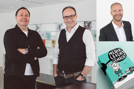 V.l.n.r.: Thomas Gschossmann, Jörg Ströhle (beide Geschäftsführer zurgams), Marcus Zinn (Sales Director EPAMEDIA), Handbuch „Media leicht gemacht“. © EPAMEDIA
