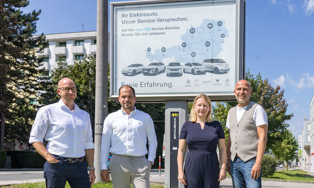 V. l. n. r.: Johannes Strasser (Leitung Service Marketing und Strategie Porsche Austria), Rudolf Mühlfellner (Teamleitung Service Marketing Porsche Austria), Christina Fuchsberger (Mediaplanung Porsche Media & Creative), Thomas Frauenschuh (Head of Regional Sales Salzburg EPAMEDIA) © EPAMEDIA